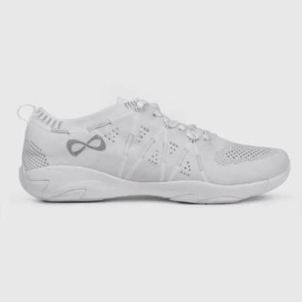 Nfinity Flyte cheerleading sko i hvit – lette cheersko for stunt og konkurranse